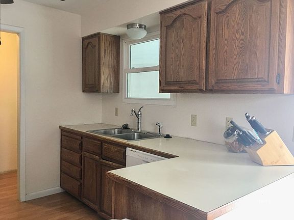 5th image of 420 Alder Ave