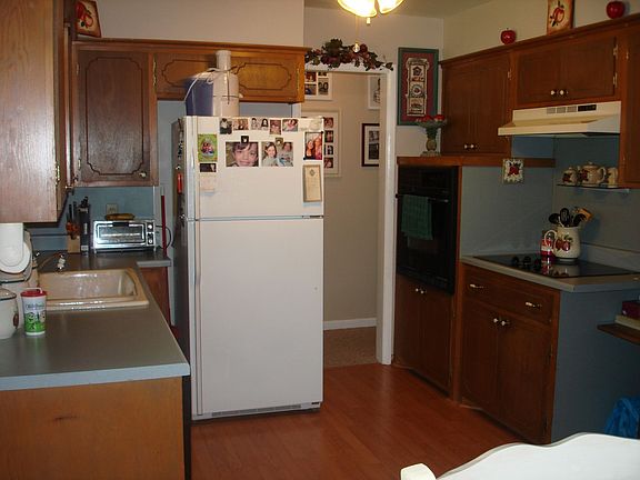 Kitchen w/ laminate floors