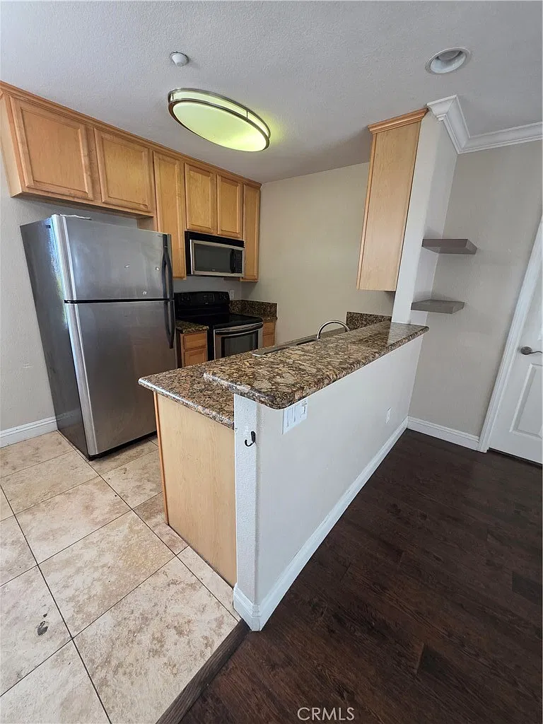 1 bed, 550 sqft, $1,900 — Photo 3