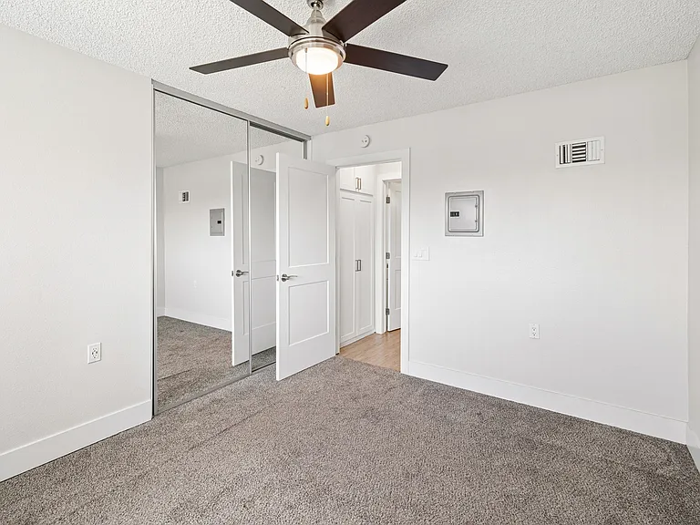 Oak Park Apartments — Photo 20