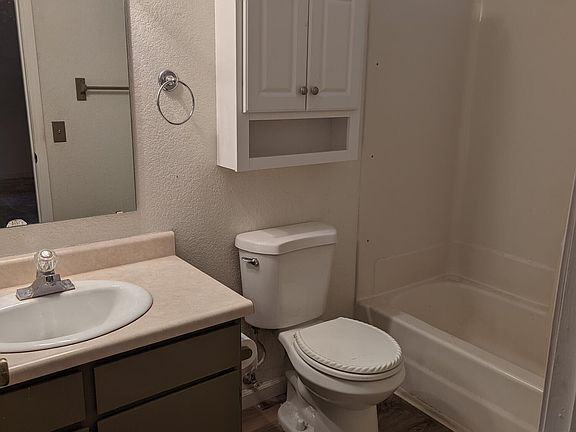 5th image of 950 Redwood Blvd