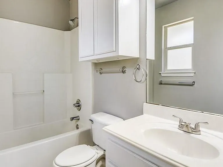 2066 Bentwood Dr — Photo 6