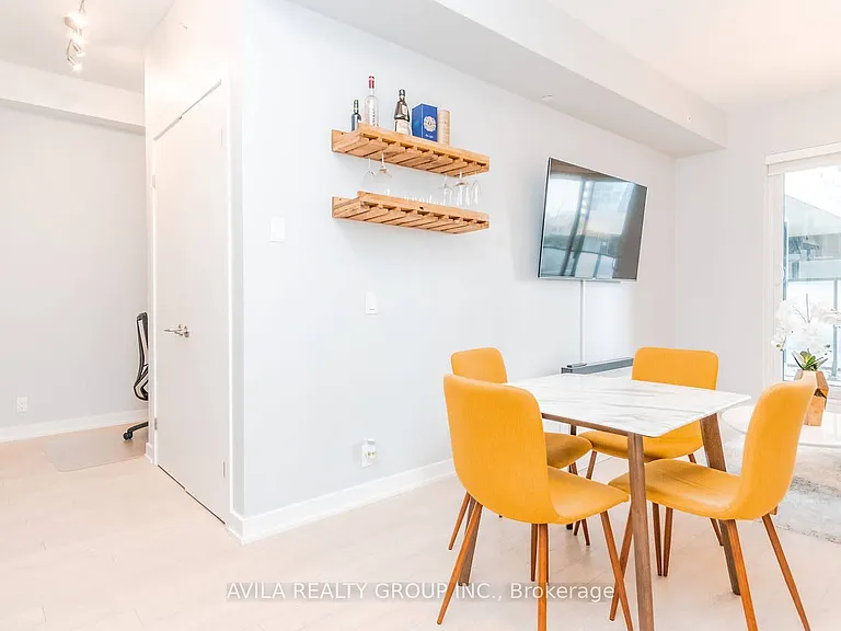 10 Park Lawn Rd #320 — Photo 18
