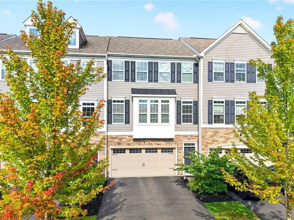 235 Eagle Dr, Cranberry Township, PA 16066