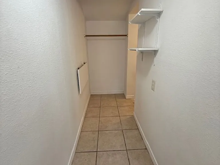 2125 S Willis St — Photo 9