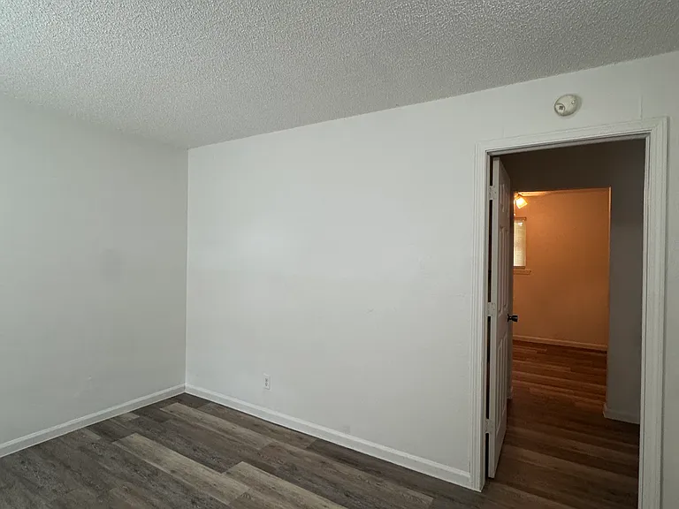 1422 W Brooks St — Photo 13
