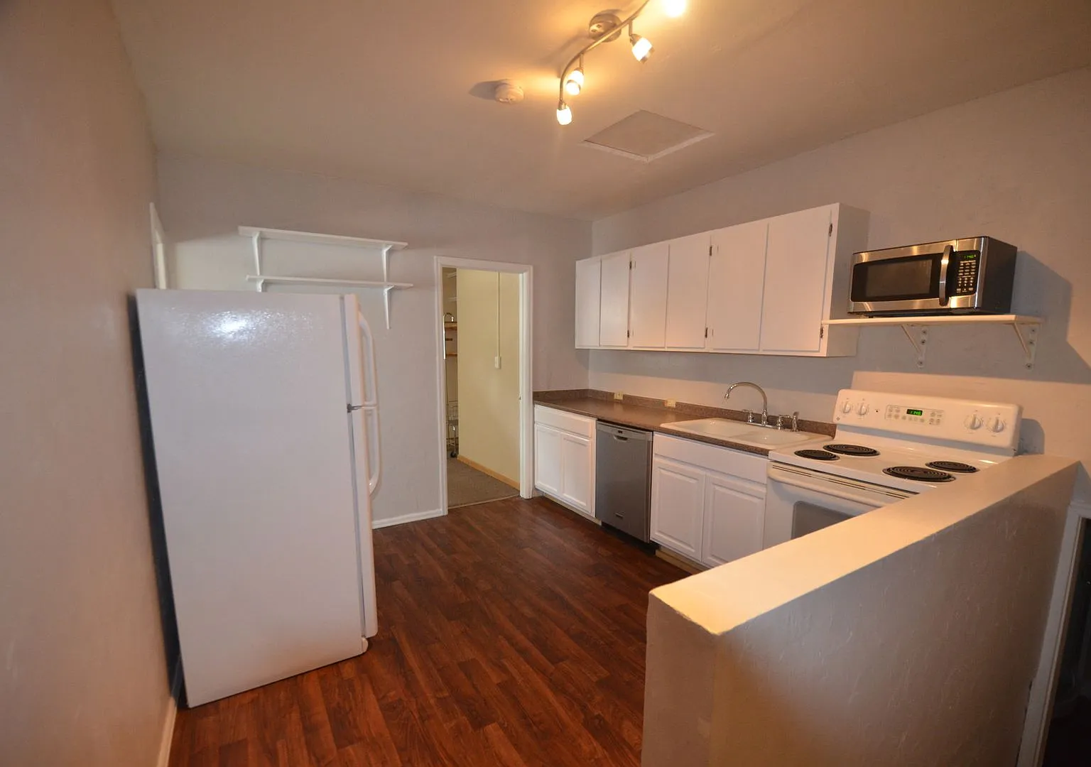 1 bedroom in Warrior's Mark! — Photo 2