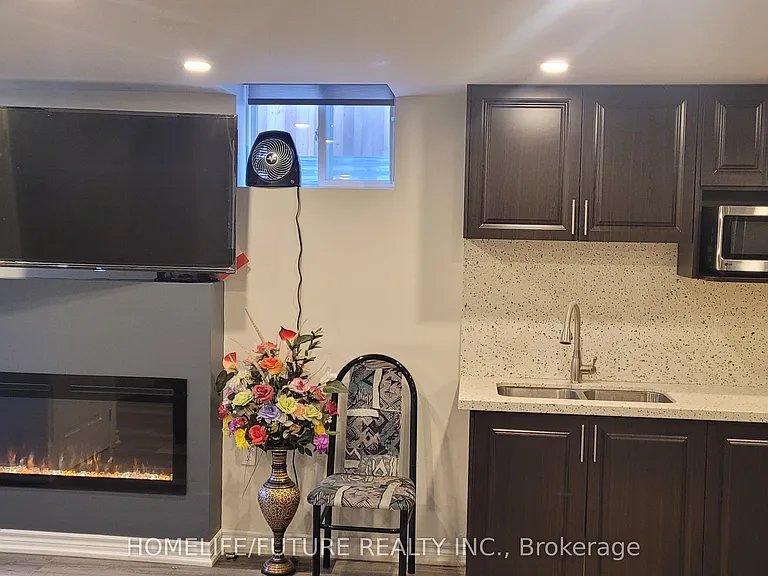 3 Parade Sq #BASEMENT — Photo 10
