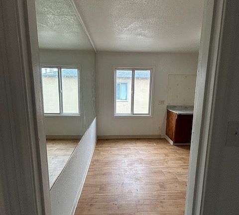 5th image of 869 Baden Ave