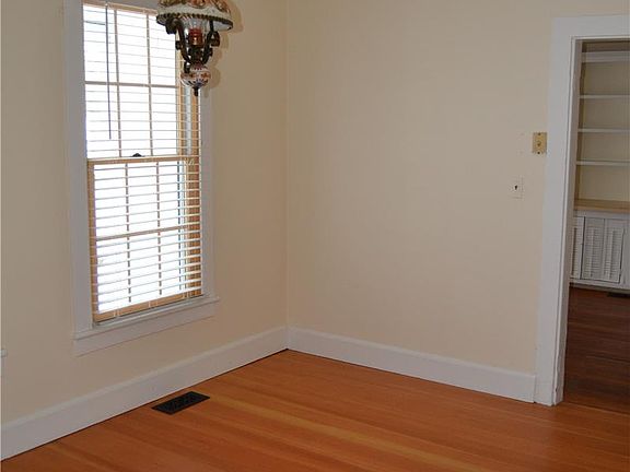 5th image of 415 Myrtle Ave