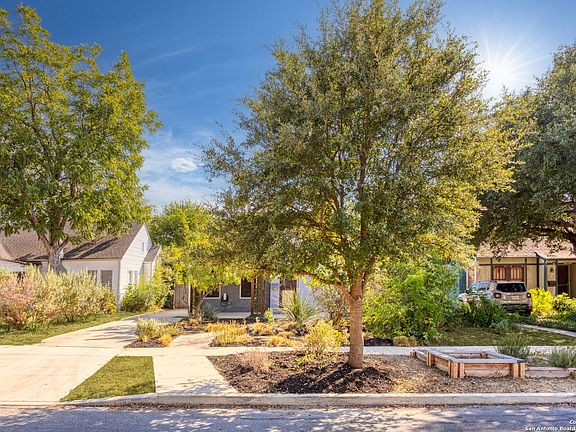 3rd image of 1918 W Magnolia Ave