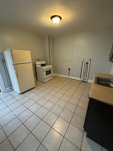 112 Shelley St Photo 1