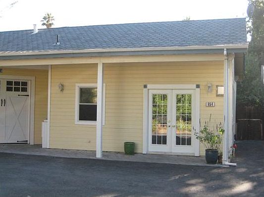 Front of cottage.