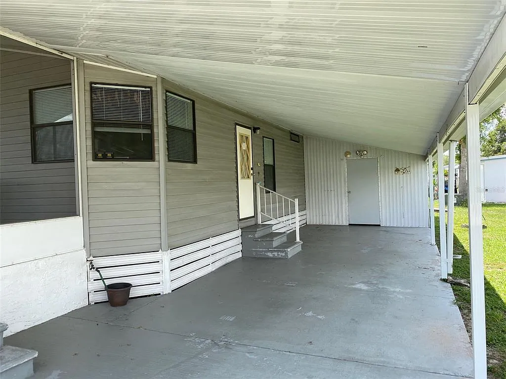 2 bed, 2.0 bath, 912 sqft, $1,600 — Photo 2