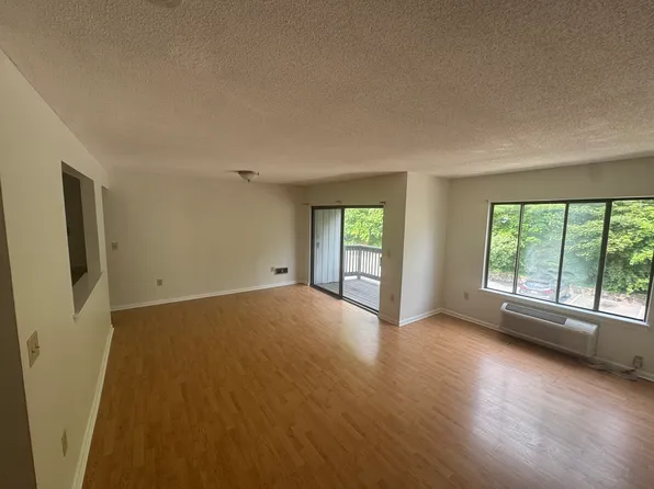 175 Mill Pond Rd, Hamden, CT
