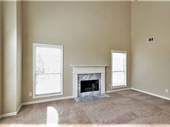 4th image of 580 Paris Dr