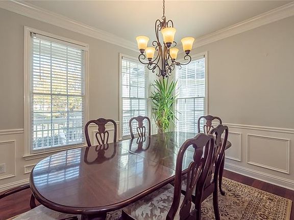 5th image of 220 W Brookhollow Ct