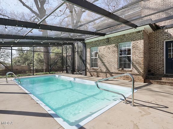 3rd image of 333 Royal Crest Cir