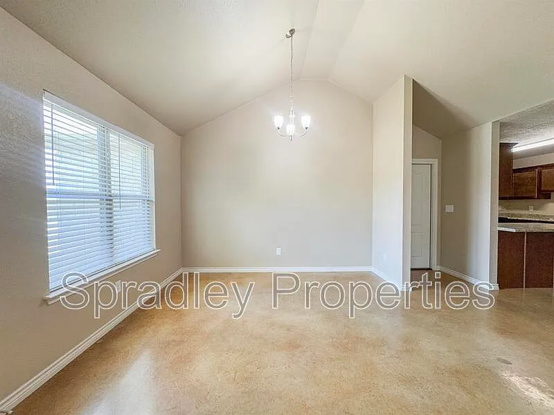 3 bed, 2.0 bath, 1531 sqft, $1,495 — Photo 3