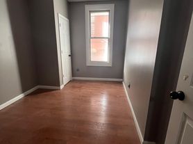 1386 Clay Ave