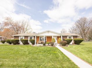 12 Frontenac Ln, Maryville, IL