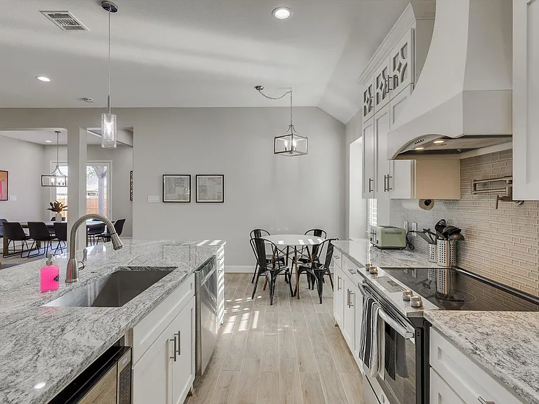 8206 Chesham Dr — Photo 19
