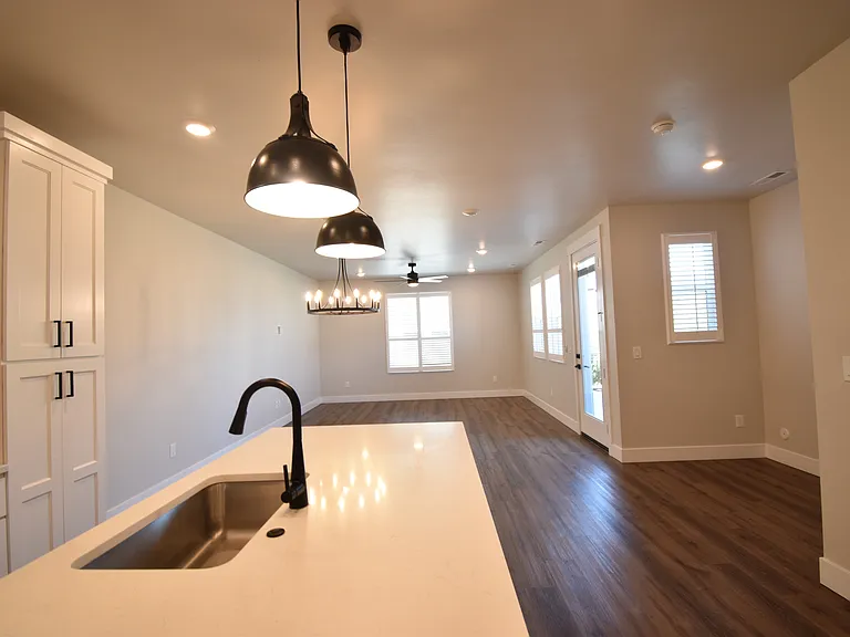 205 S Ripplerock Ln — Photo 19