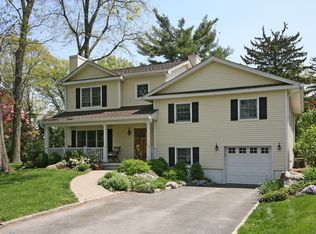 187 Locust Rd, Pleasantville, NY 10570