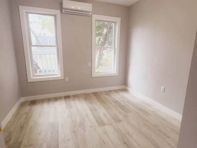 85 Zabriskie St #1A — Photo 4