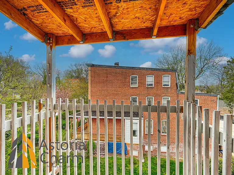 23 S Augusta Ave — Photo 44