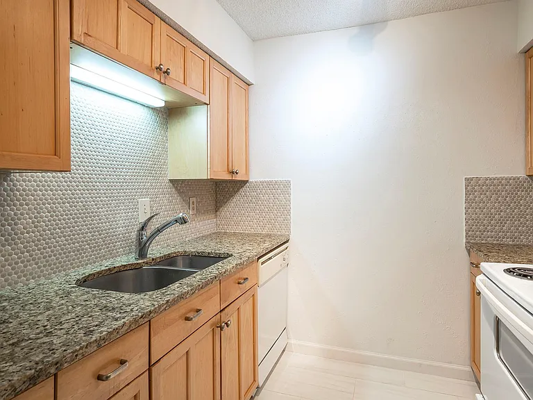 5812 Milton St #105 — Photo 10