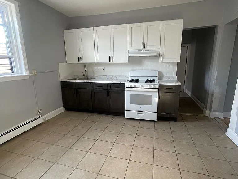 138-140 Clinton Ave #2R — Photo 1