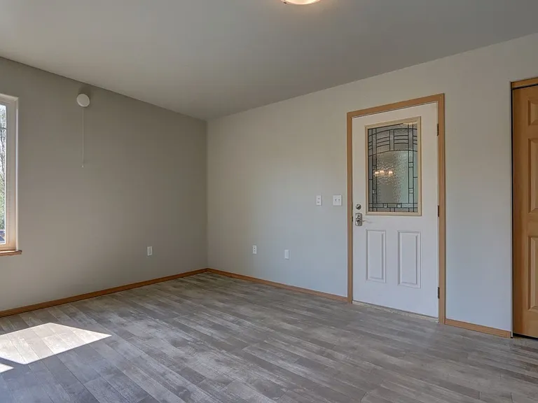 4565 W Overby St — Photo 9