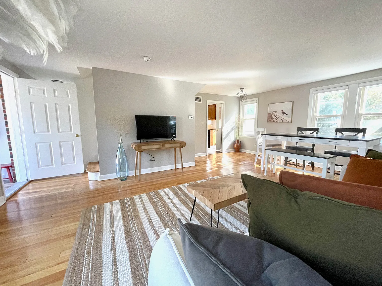 3 bed, 1.5 bath, 1316 sqft, $2,800 — Photo 4