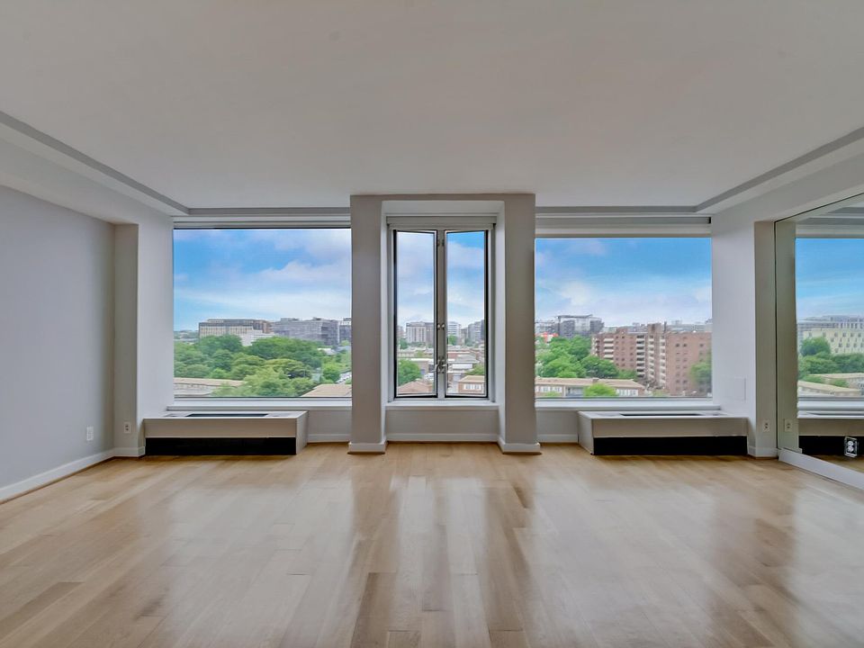 Astounding view and large living area!
