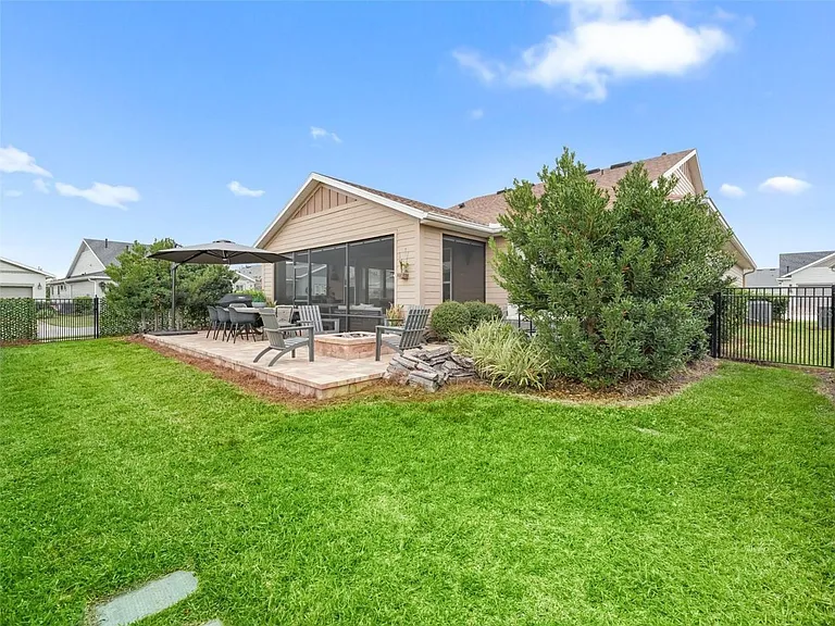 5672 NW 40th Pl — Photo 33