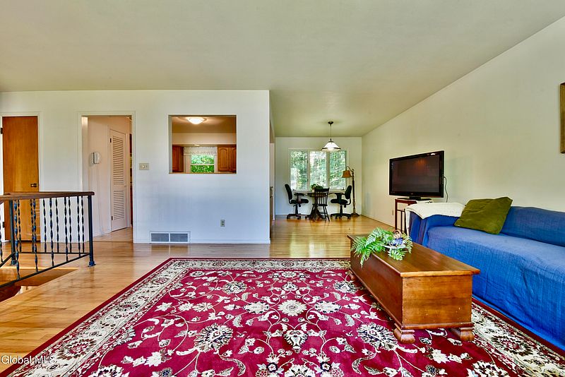 3rd image of 4 Cedar Court
