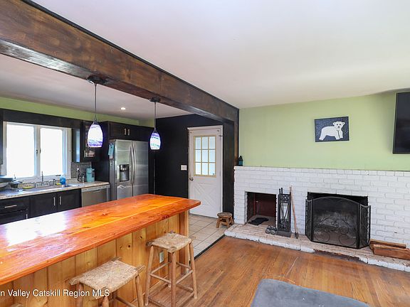4th image of 203 Maple Lane