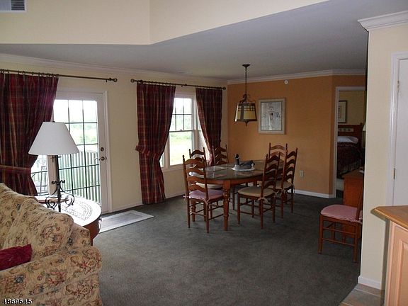 4th image of 5-21 Maple Cres #21