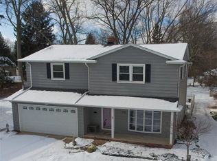 30507 Manhasset Dr, Bay Village, OH 44140