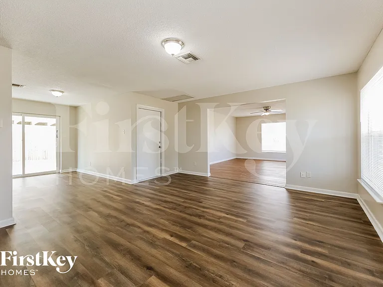 110 Dartmouth Dr NW — Photo 5