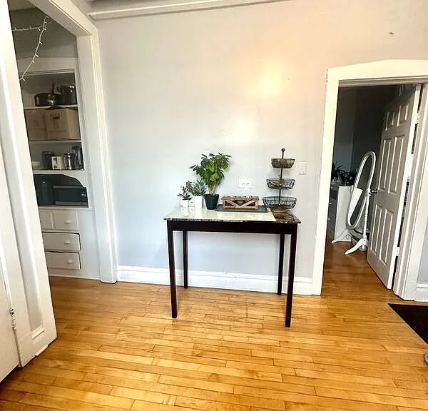 2303 S Oakley Ave #3R — Photo 6