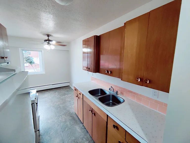 471 Winnipeg St — Photo 12