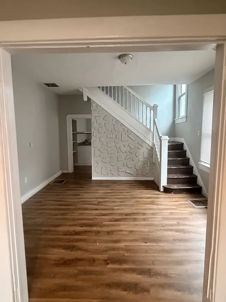 2 bed, 1100 sqft, $1,350 — Photo 2