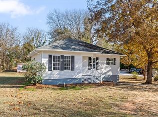 409 S Fayetteville St, Liberty, NC 27298