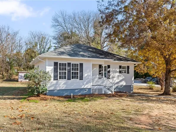 409 S Fayetteville St, Liberty, NC 27298