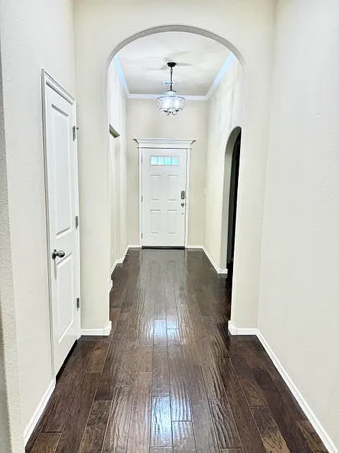 4 bed, 2.0 bath, 2136 sqft, $2,500 — Photo 2