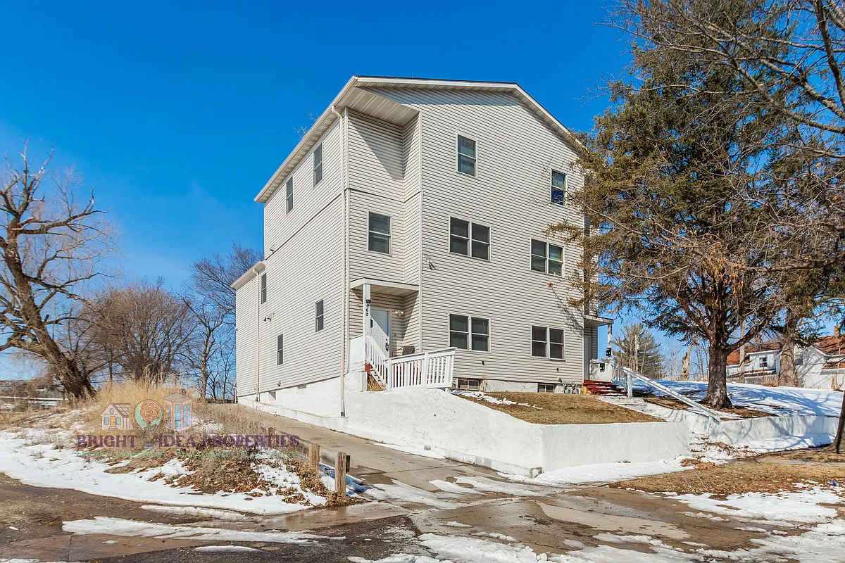 Building Photo - 863 Clark St #2