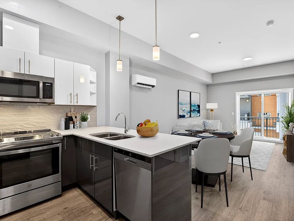 230 Aurora Cres