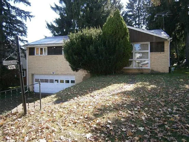 3910 Evergreen Dr photo 1